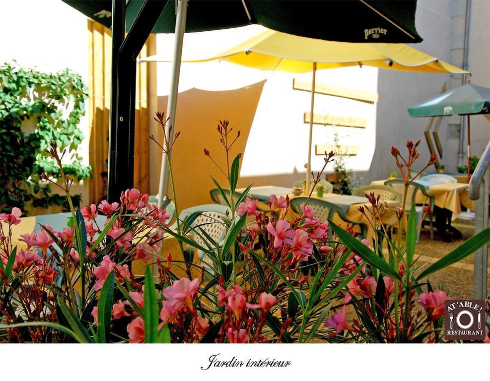 Logis Hotel Restaurant La Boule D'Or Chinon Eksteriør billede