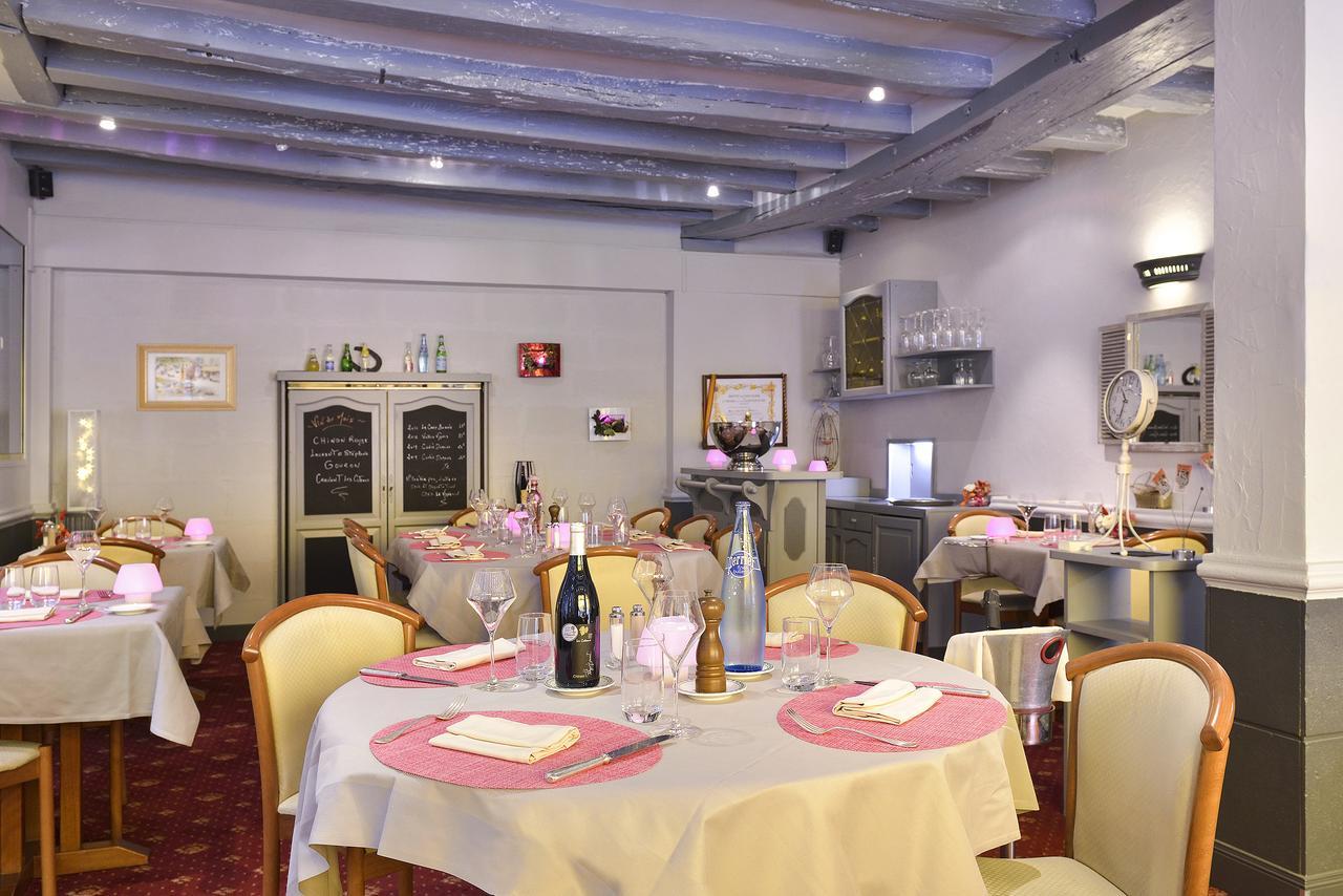 Logis Hotel Restaurant La Boule D'Or Chinon Eksteriør billede